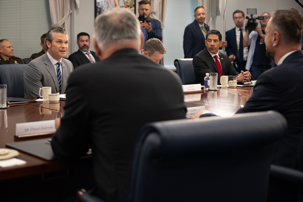 SD hosts Polish Deputy Prime Minister at Pentagon
