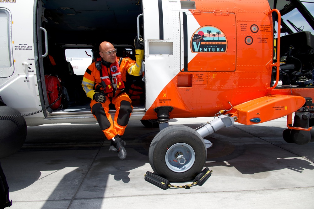 Coast Guard Air Station Ventura crew conducts SAR demo
