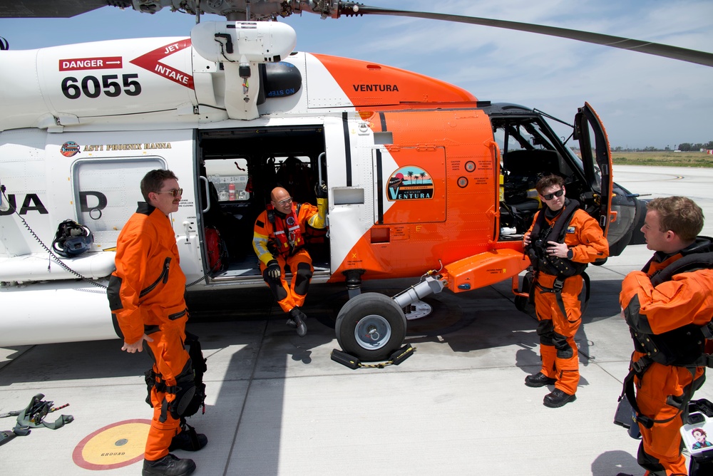 Coast Guard Air Station Ventura crew conducts SAR demo
