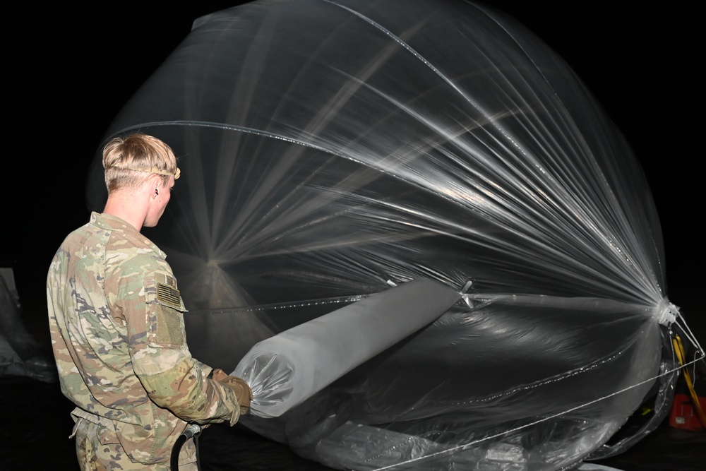 Soldiers Experiment with High Altitude Balloons