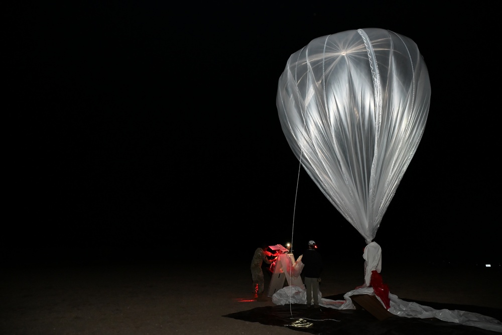 Soldiers Experiment with High Altitude Balloons