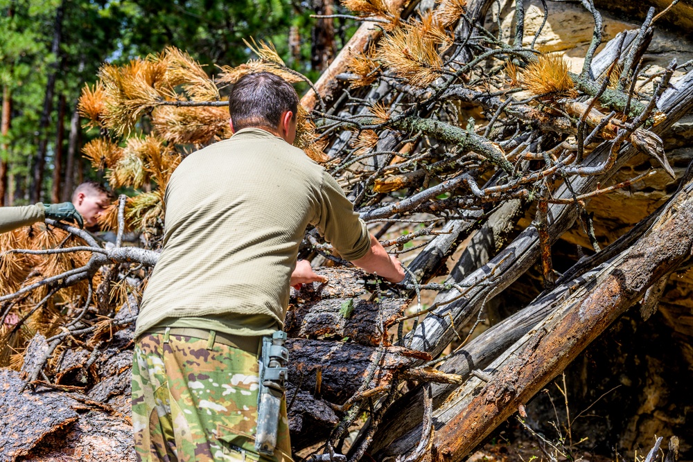 Wyoming Cowboy Aviation Task Force conduct SERE training
