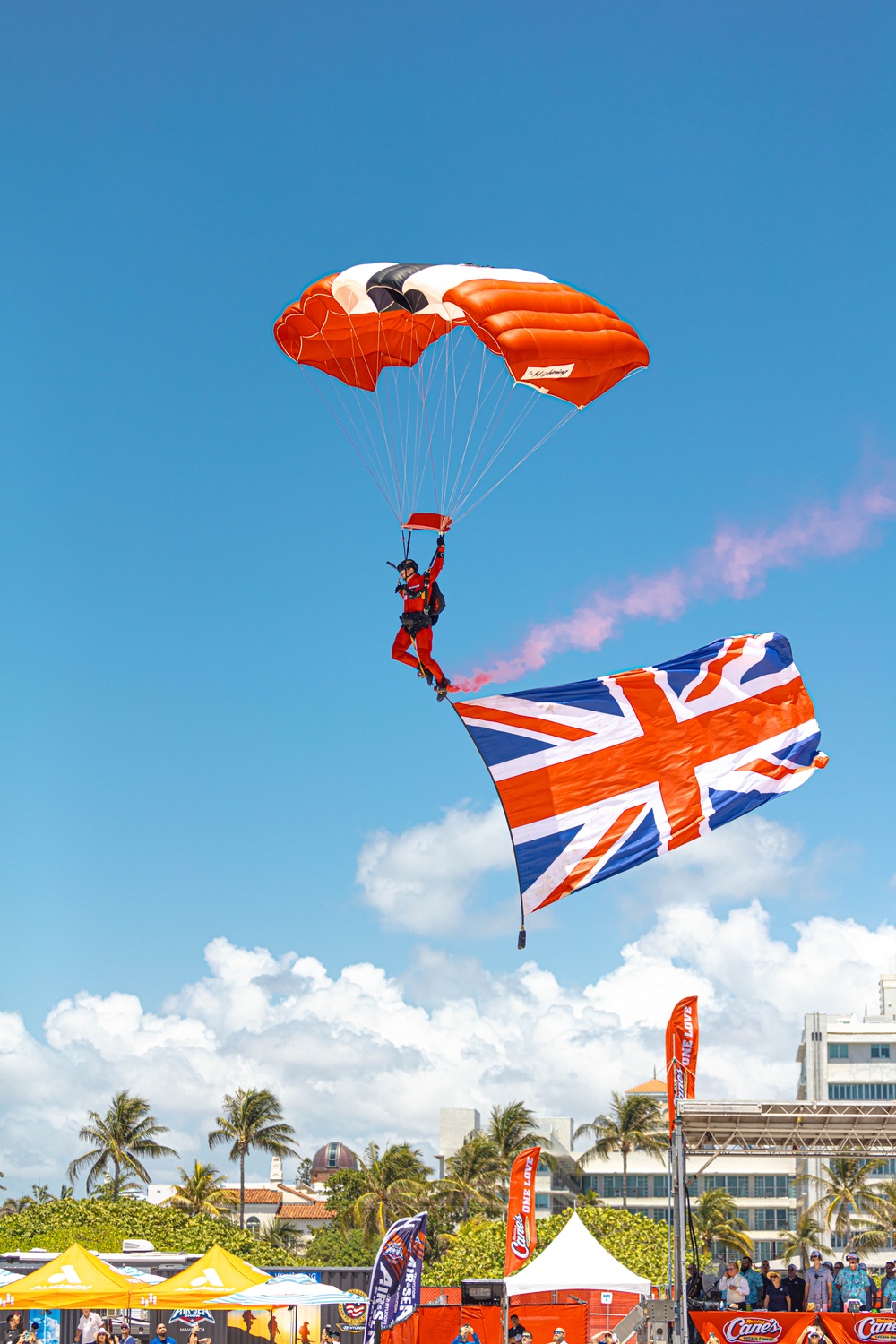 U.S. Army Parachute Team Joins British Army Red Devils for Hyundai Air and Sea Show