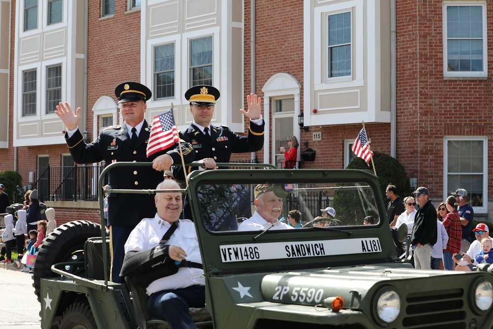 Chicagoland Soldiers and veterans honor the fallen during local Memorial Day parade