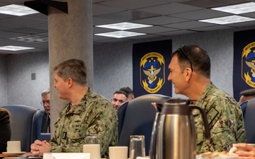 U.S. Chargé d’Affaires meets with C7F Commander aboard USS Blue Ridge