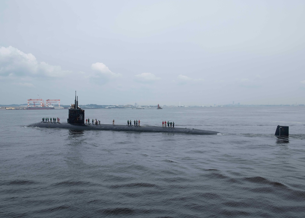 USS Columbia (SSN 771) pulls into Commander, Fleet Activites Yokosuka