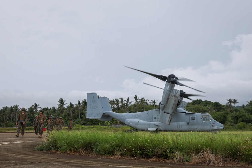 KAMANDAG 9: 3d LCT inserts into Babuyan Islands for MKTSO