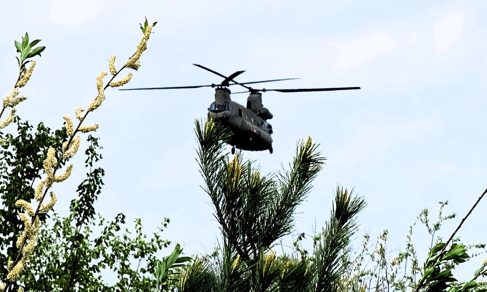 CH-47 Chinook crew helps Army Reserve competitors for Best Squad competition at Fort McCoy