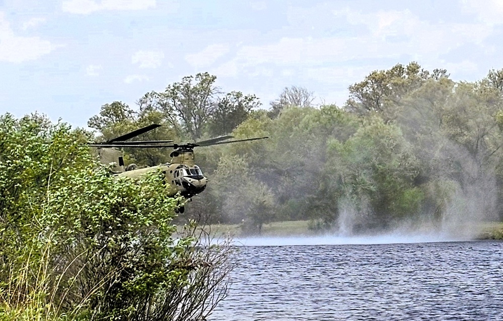 CH-47 Chinook crew helps Army Reserve competitors for Best Squad competition at Fort McCoy