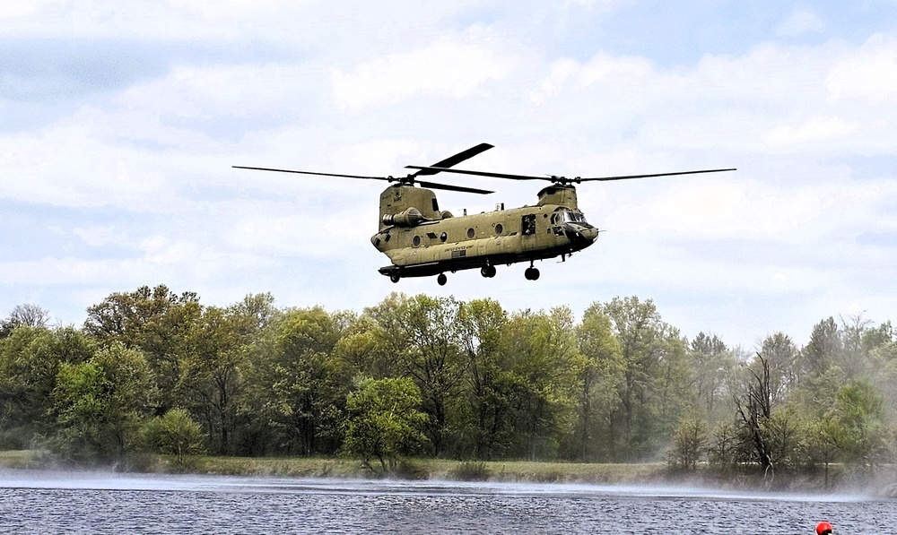 CH-47 Chinook crew helps Army Reserve competitors for Best Squad competition at Fort McCoy