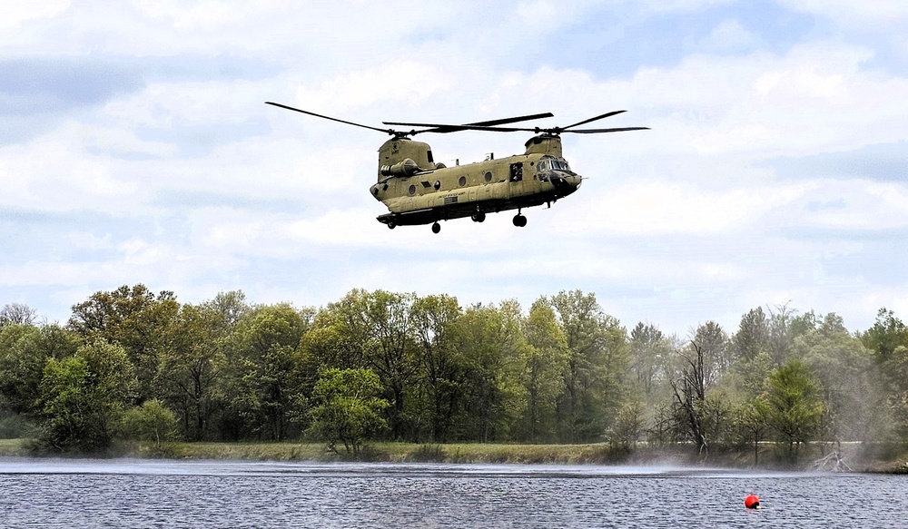 CH-47 Chinook crew helps Army Reserve competitors for Best Squad competition at Fort McCoy