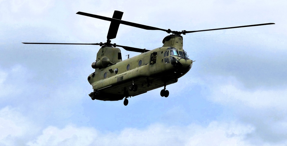 CH-47 Chinook crew helps Army Reserve competitors for Best Squad competition at Fort McCoy