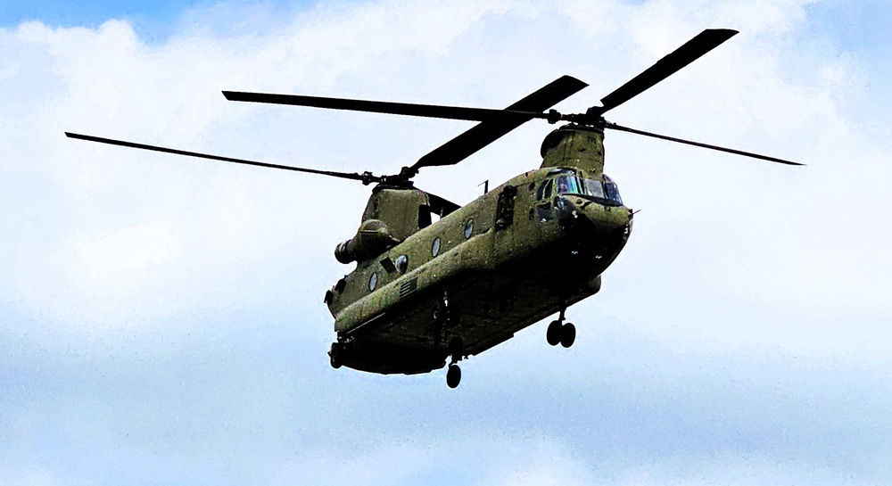 CH-47 Chinook crew helps Army Reserve competitors for Best Squad competition at Fort McCoy