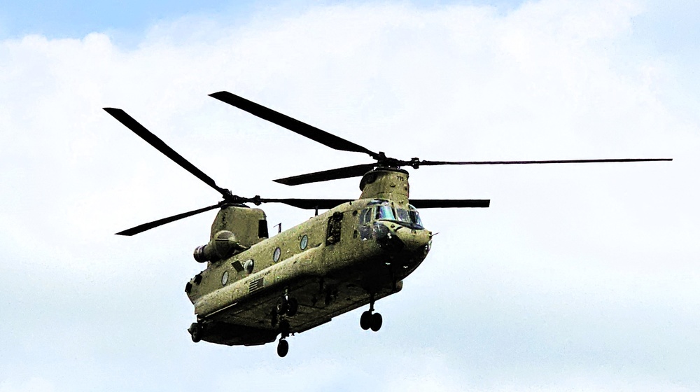 CH-47 Chinook crew helps Army Reserve competitors for Best Squad competition at Fort McCoy