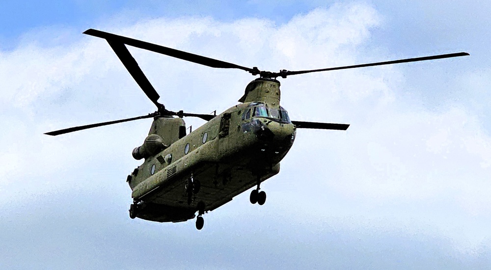 CH-47 Chinook crew helps Army Reserve competitors for Best Squad competition at Fort McCoy