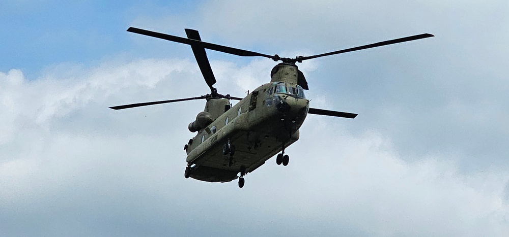 CH-47 Chinook crew helps Army Reserve competitors for Best Squad competition at Fort McCoy