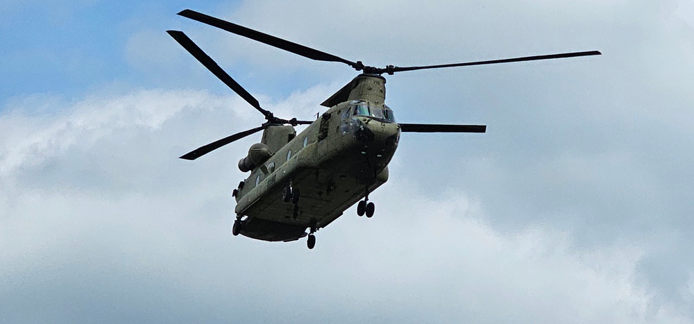 CH-47 Chinook crew helps Army Reserve competitors for Best Squad competition at Fort McCoy