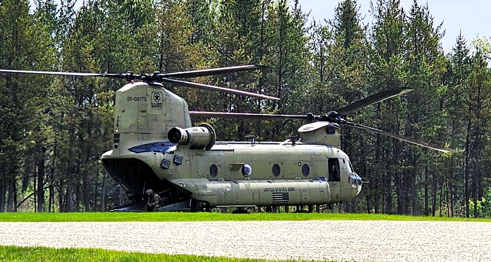 CH-47 Chinook crew helps Army Reserve competitors for Best Squad competition at Fort McCoy