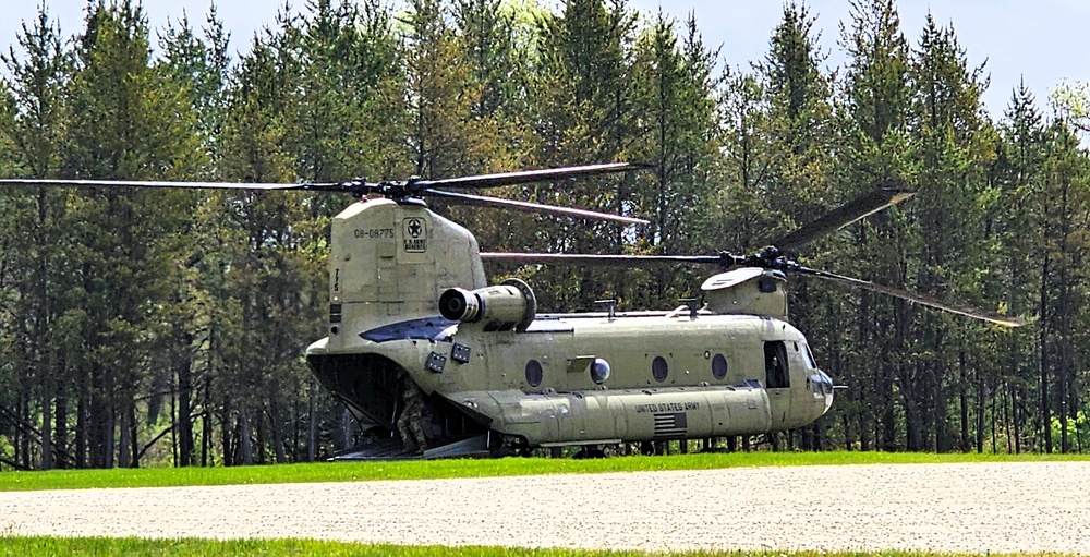 CH-47 Chinook crew helps Army Reserve competitors for Best Squad competition at Fort McCoy