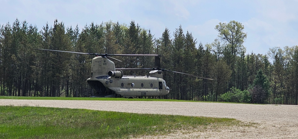 CH-47 Chinook crew helps Army Reserve competitors for Best Squad competition at Fort McCoy