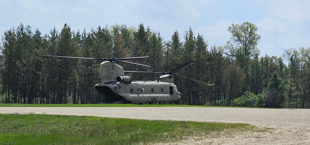 CH-47 Chinook crew helps Army Reserve competitors for Best Squad competition at Fort McCoy