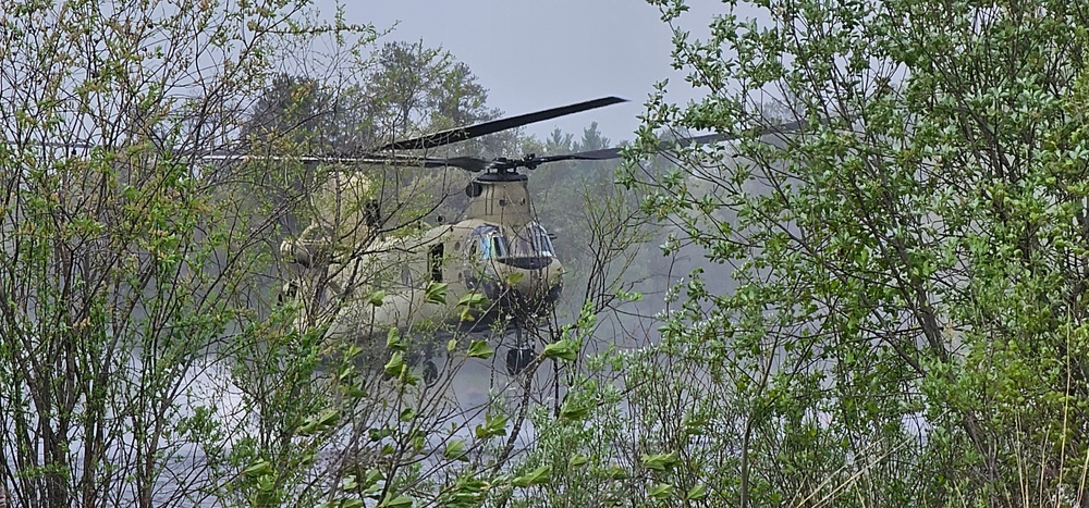 CH-47 Chinook crew helps Army Reserve competitors for Best Squad competition at Fort McCoy