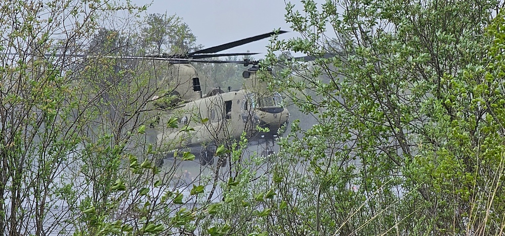 CH-47 Chinook crew helps Army Reserve competitors for Best Squad competition at Fort McCoy