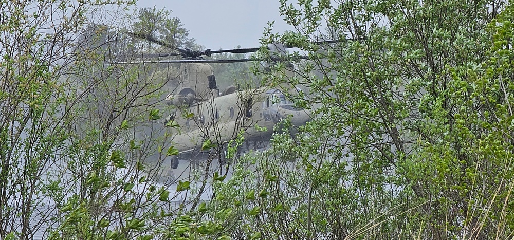 CH-47 Chinook crew helps Army Reserve competitors for Best Squad competition at Fort McCoy
