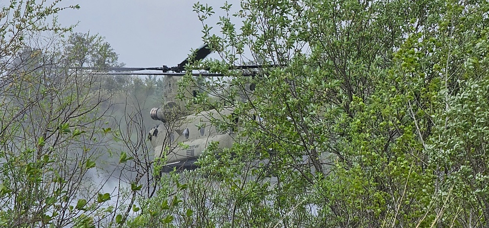 CH-47 Chinook crew helps Army Reserve competitors for Best Squad competition at Fort McCoy