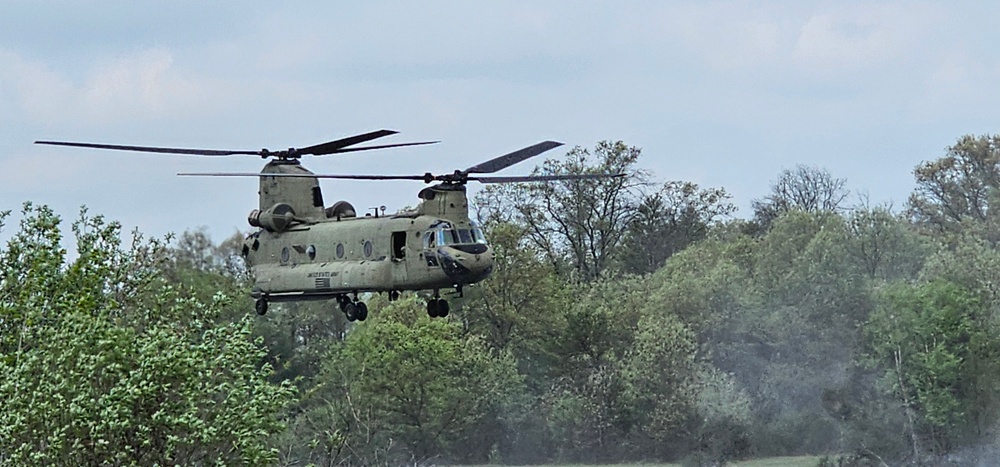 CH-47 Chinook crew helps Army Reserve competitors for Best Squad competition at Fort McCoy