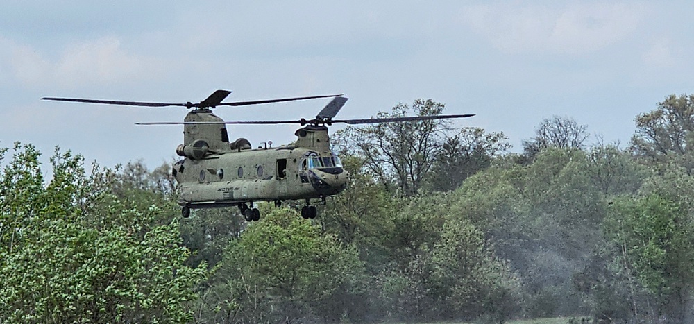 CH-47 Chinook crew helps Army Reserve competitors for Best Squad competition at Fort McCoy