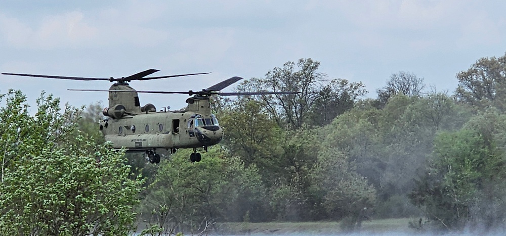 CH-47 Chinook crew helps Army Reserve competitors for Best Squad competition at Fort McCoy
