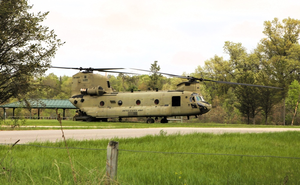 CH-47 Chinook crew helps Army Reserve competitors for Best Squad competition at Fort McCoy