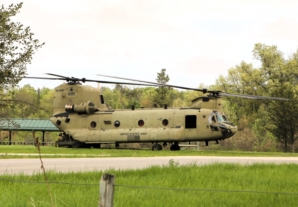 CH-47 Chinook crew helps Army Reserve competitors for Best Squad competition at Fort McCoy