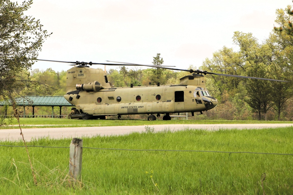 CH-47 Chinook crew helps Army Reserve competitors for Best Squad competition at Fort McCoy