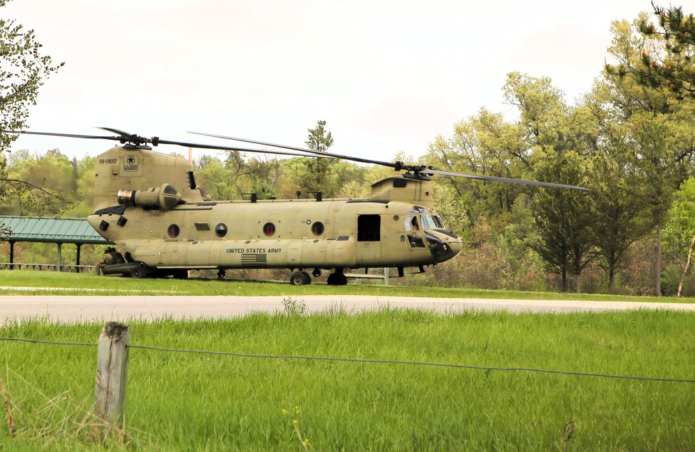 CH-47 Chinook crew helps Army Reserve competitors for Best Squad competition at Fort McCoy