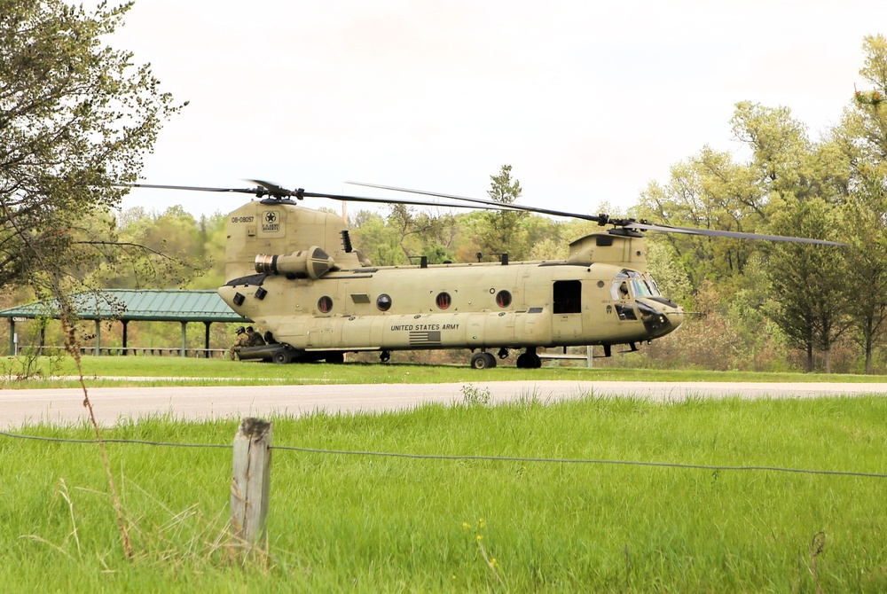 CH-47 Chinook crew helps Army Reserve competitors for Best Squad competition at Fort McCoy