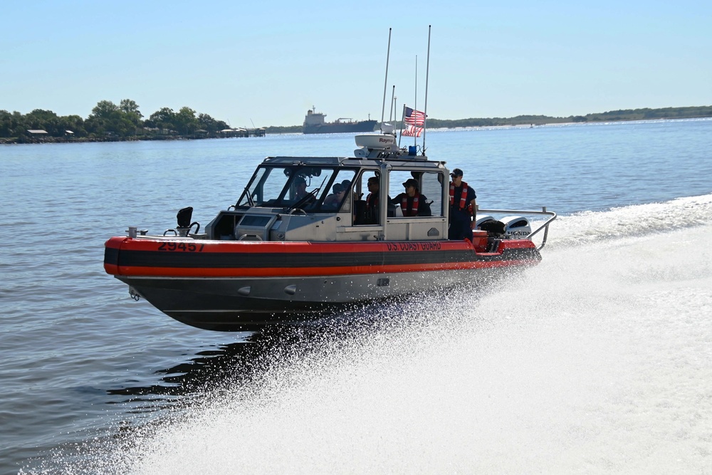 Coast Guard shares boating safety tips ahead of Memorial Day weekend