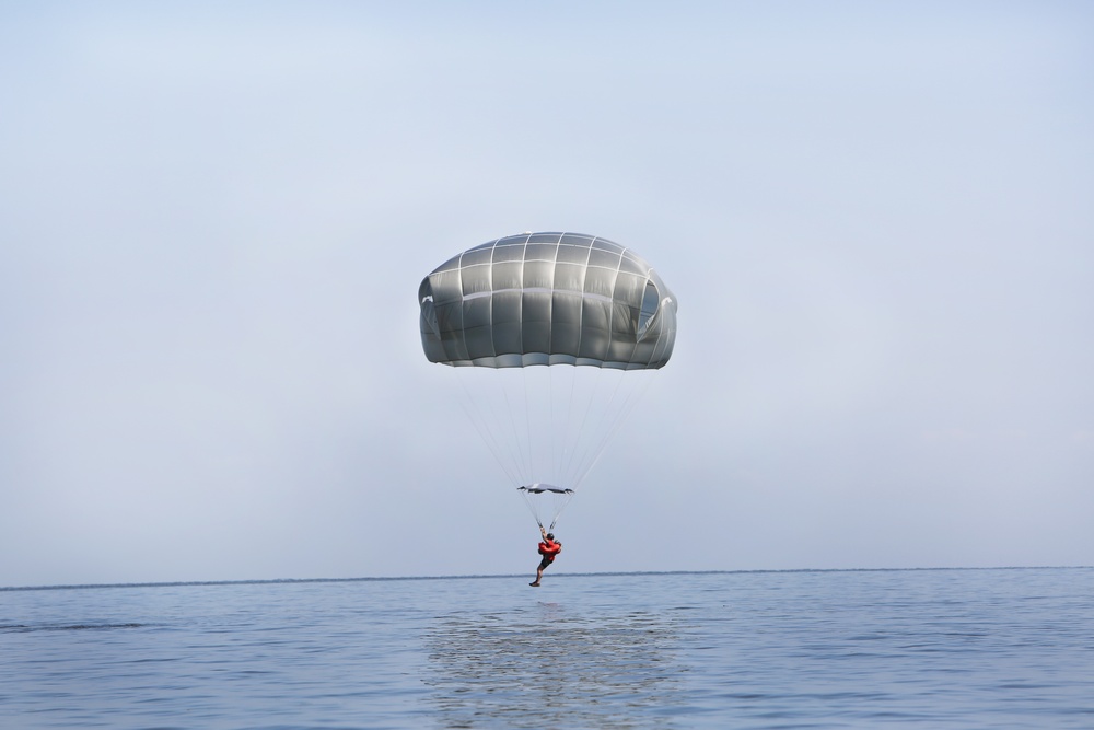 Army paratroopers conduct water jump into Lake Okeechobee