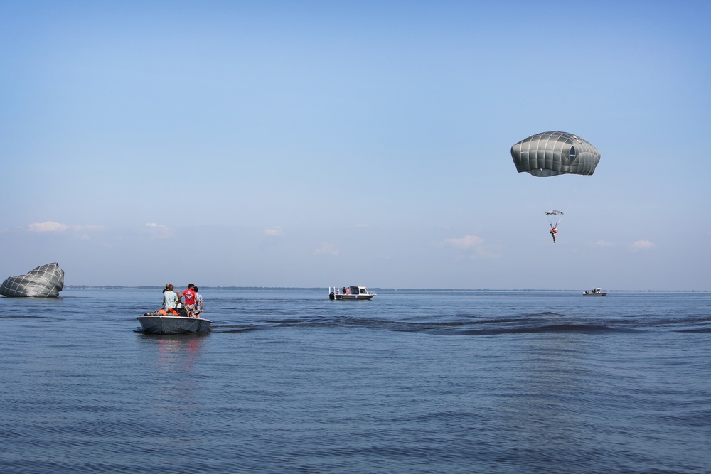 Army paratroopers conduct water jump into Lake Okeechobee