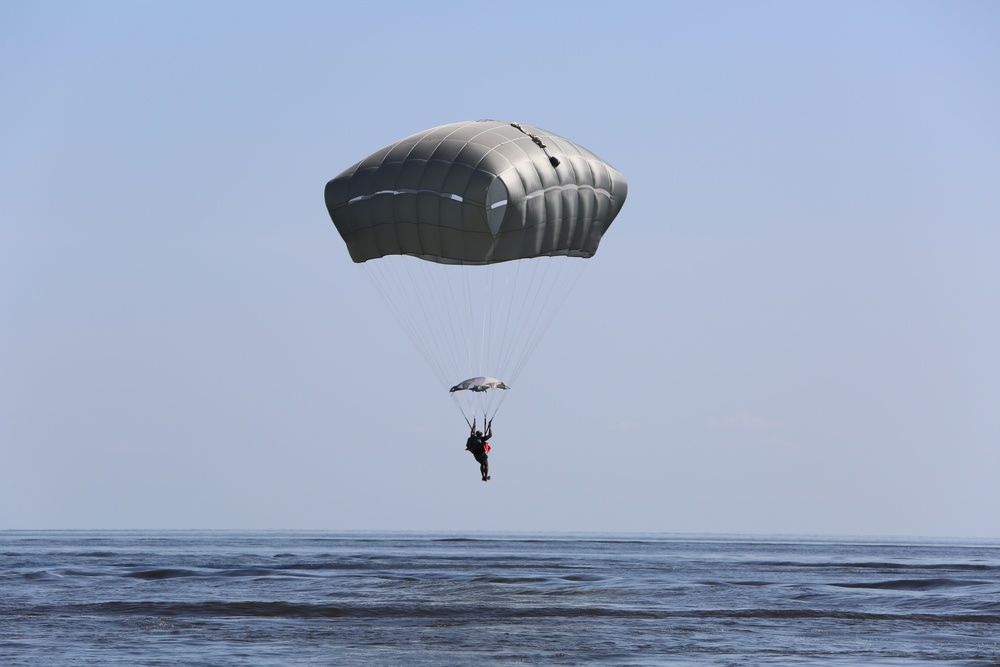 Army paratroopers conduct water jump into Lake Okeechobee