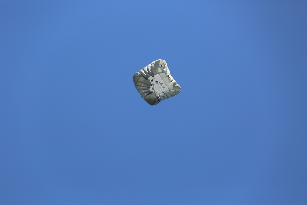 Army paratroopers conduct water jump into Lake Okeechobee
