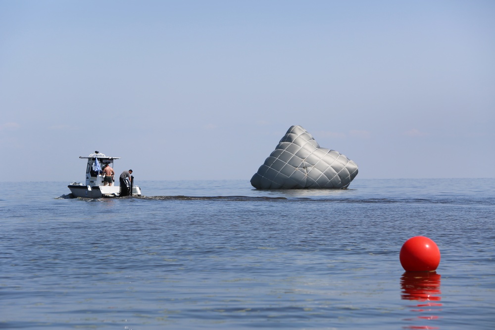 Army paratroopers conduct water jump into Lake Okeechobee