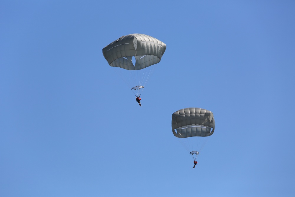 Army paratroopers conduct water jump into Lake Okeechobee