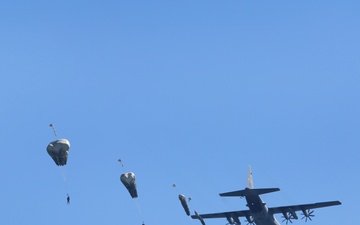 Army paratroopers conduct water jump into Lake Okeechobee