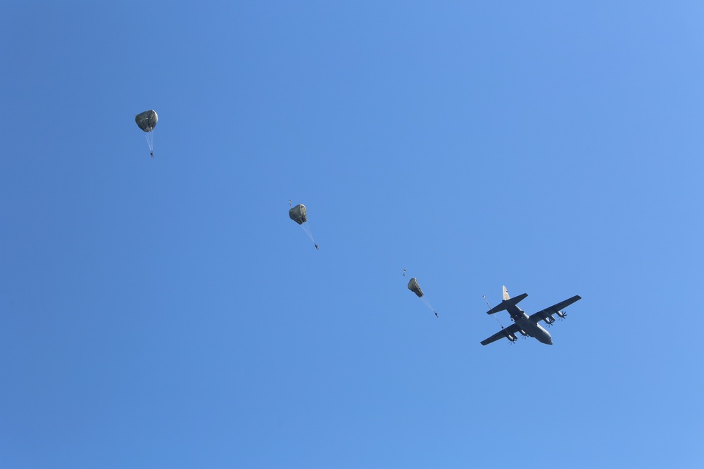 Army paratroopers conduct water jump into Lake Okeechobee