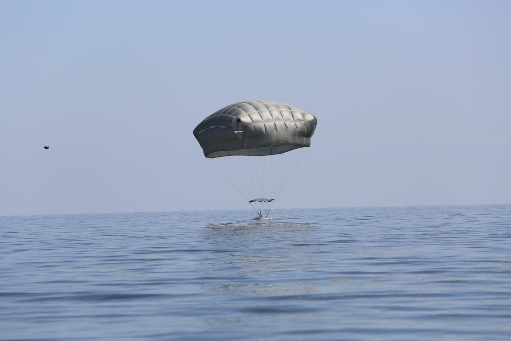 Army paratroopers conduct water jump into Lake Okeechobee