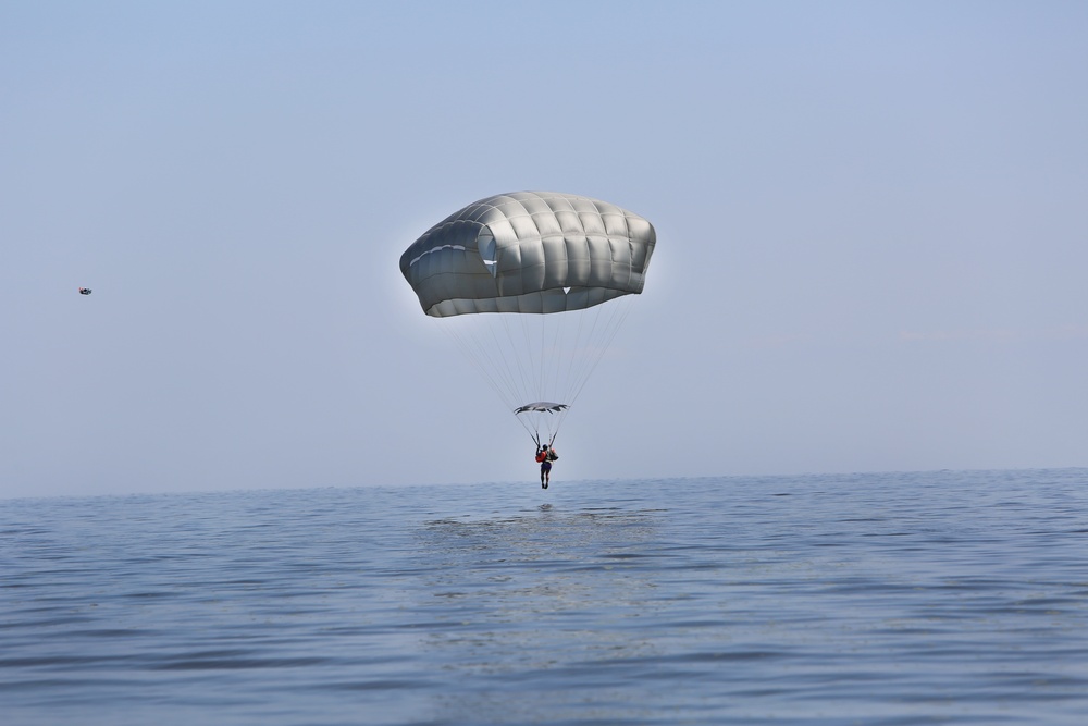 Army paratroopers conduct water jump into Lake Okeechobee