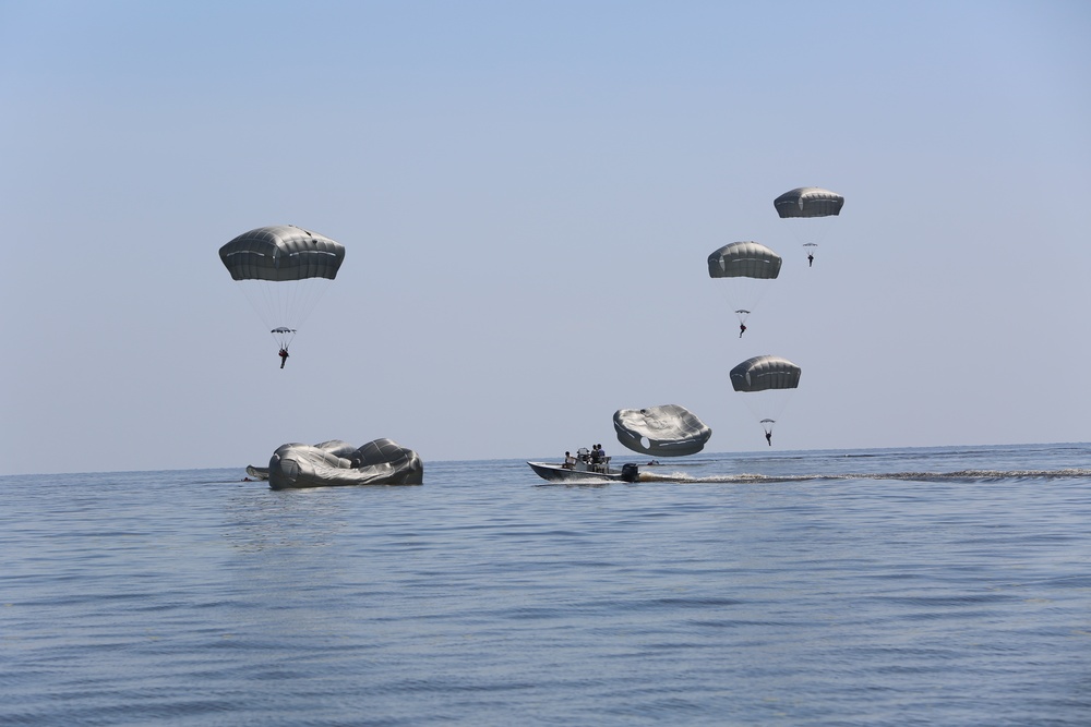Army paratroopers conduct water jump into Lake Okeechobee
