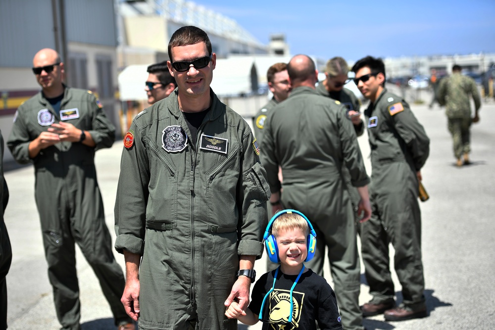 Flight Line Resiliency Center to provide Sailors with Readiness services at the workplace